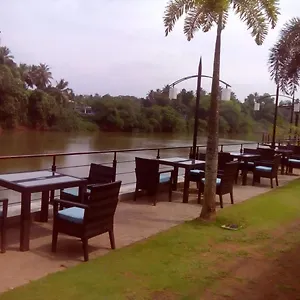 Hotel The River Edge, Kaduwela